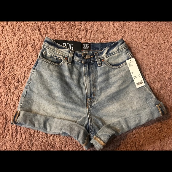 BDG High-Waisted Mom Short. Light wash - Picture 5 of 6